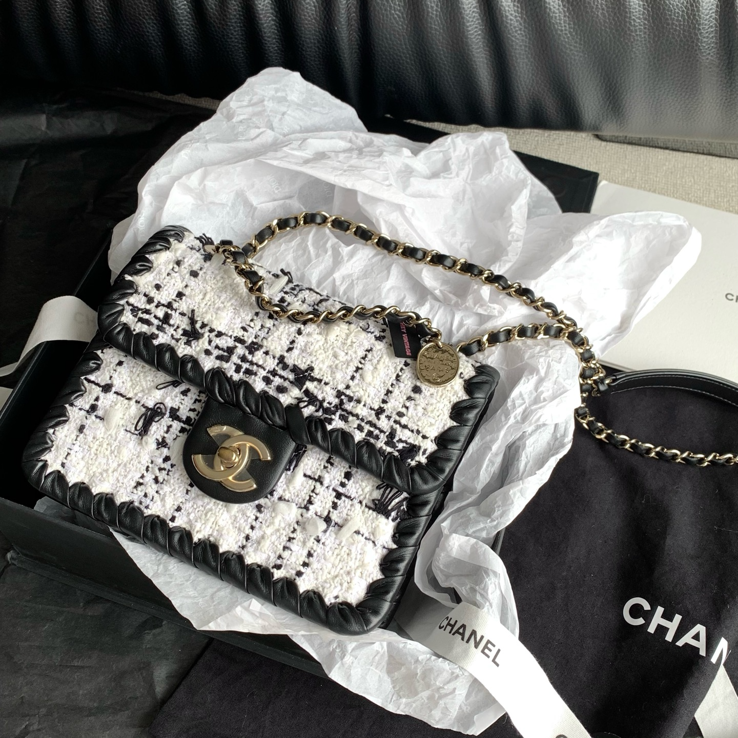 99新 Chanel/香奈儿 24期黑白毛呢编织豆腐包 18cm 17667045