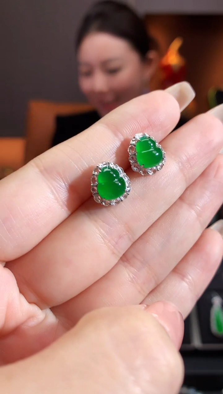 【闪购商品】翡翠颈饰18K金镶嵌葫芦耳钉