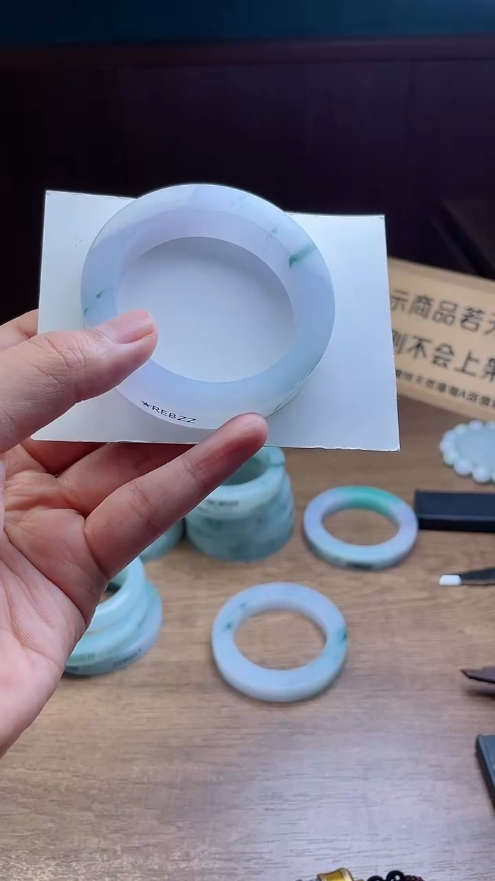 定制翡翠手镯未镶嵌简***?定制