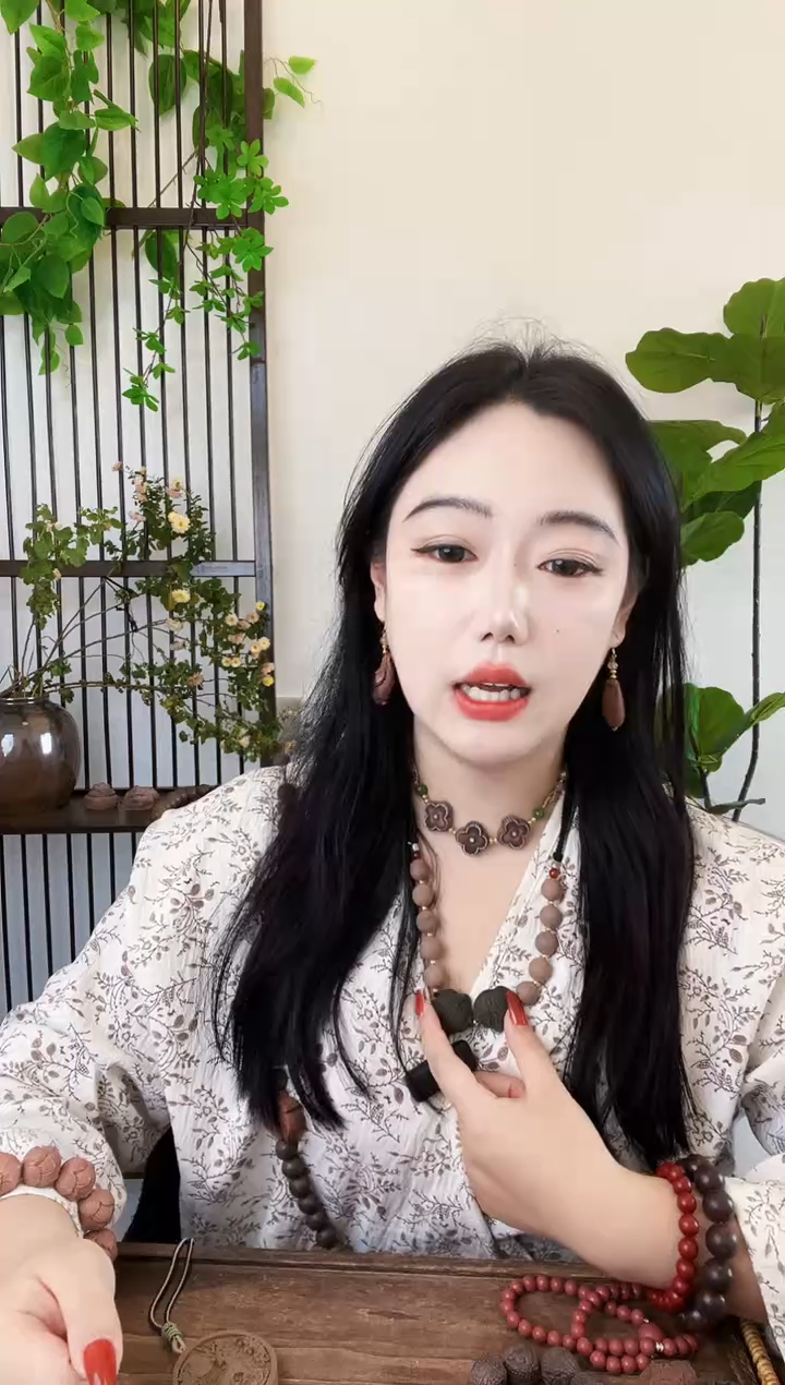 珠串孔圣加玉兰脖挂