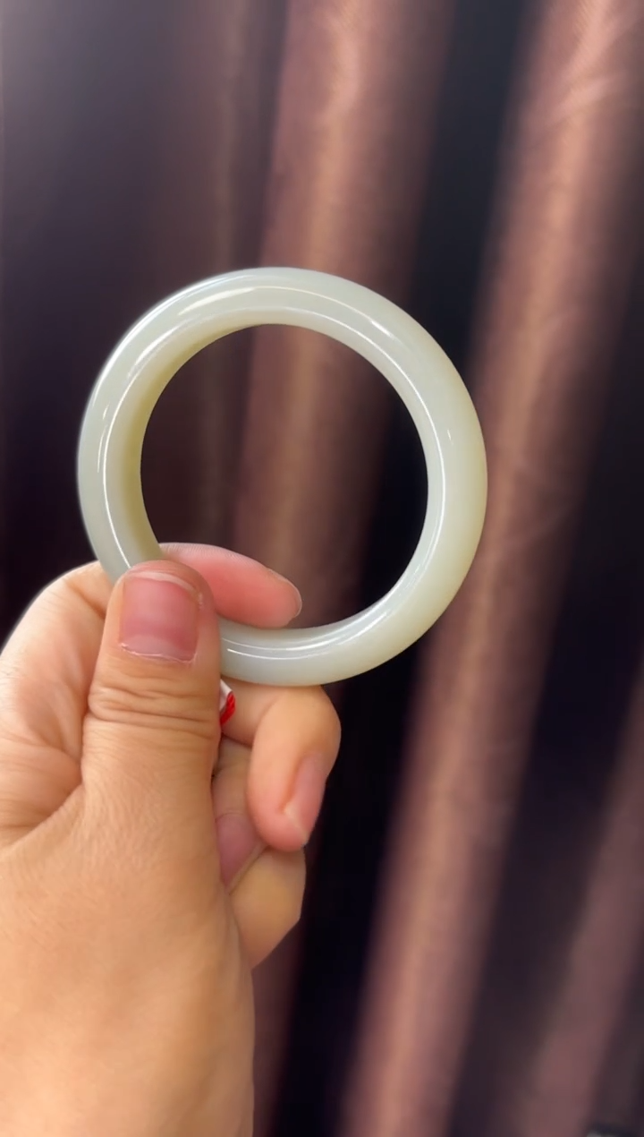 【闪购商品】和田玉手镯未镶嵌且末微色差近矿52