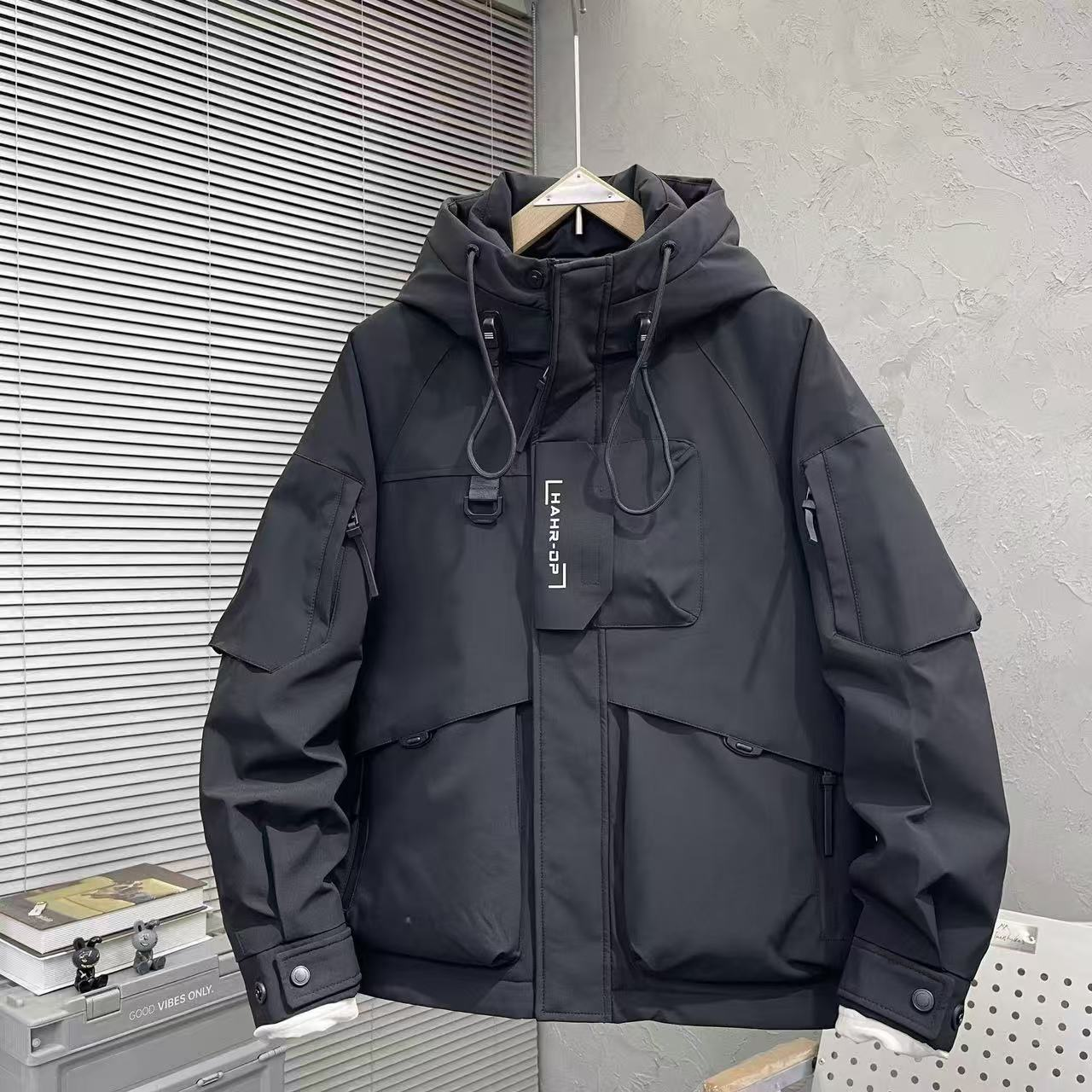 罗杰宾利2025冬季男女同款工装滑雪服多口袋连帽潮流外套876701