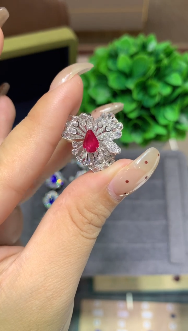 18K金镶嵌戒指红宝石1.05ct