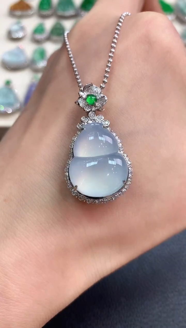 【闪购商品】翡翠吊坠(不含链)18K金镶嵌n71       