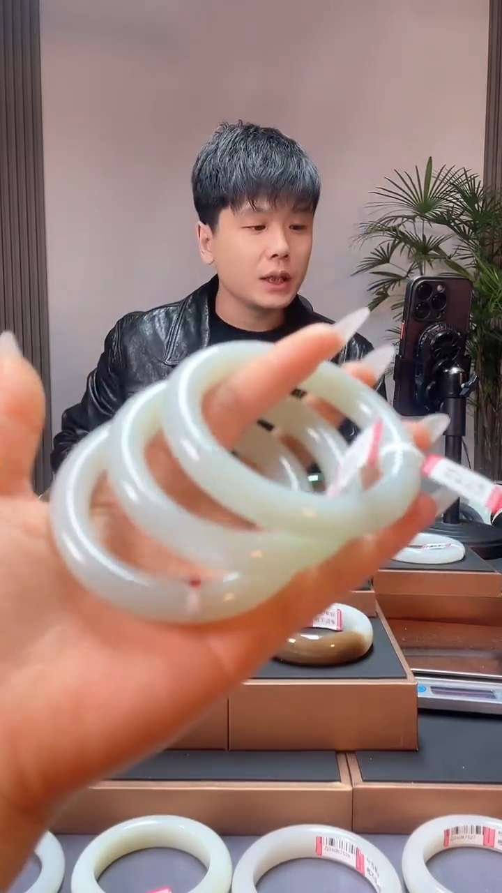 【闪购商品】和田玉手镯未镶嵌白玉54-59多样性发一