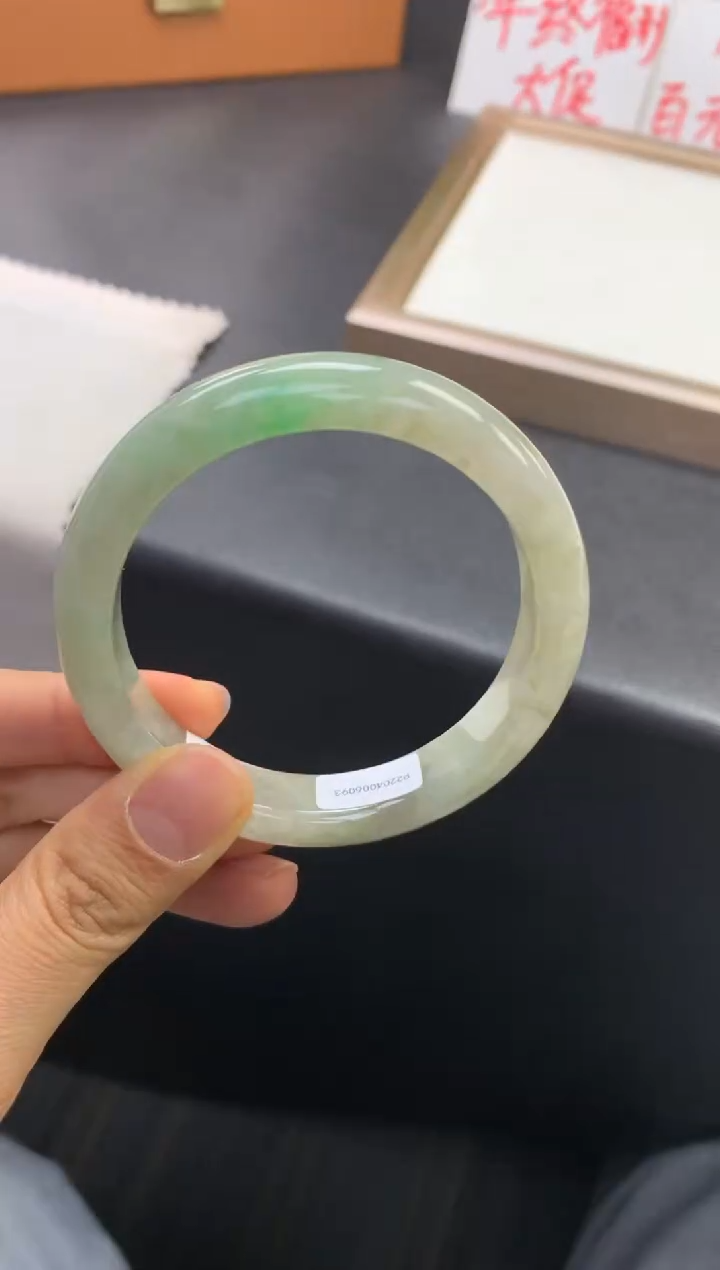 未镶嵌手镯翡翠退货需手镯吊牌标签完好