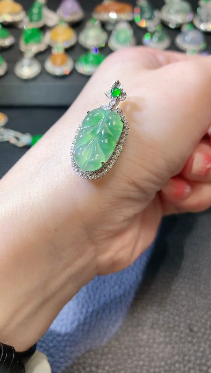 【闪购商品】翡翠吊坠(不含链)18K金镶嵌A32