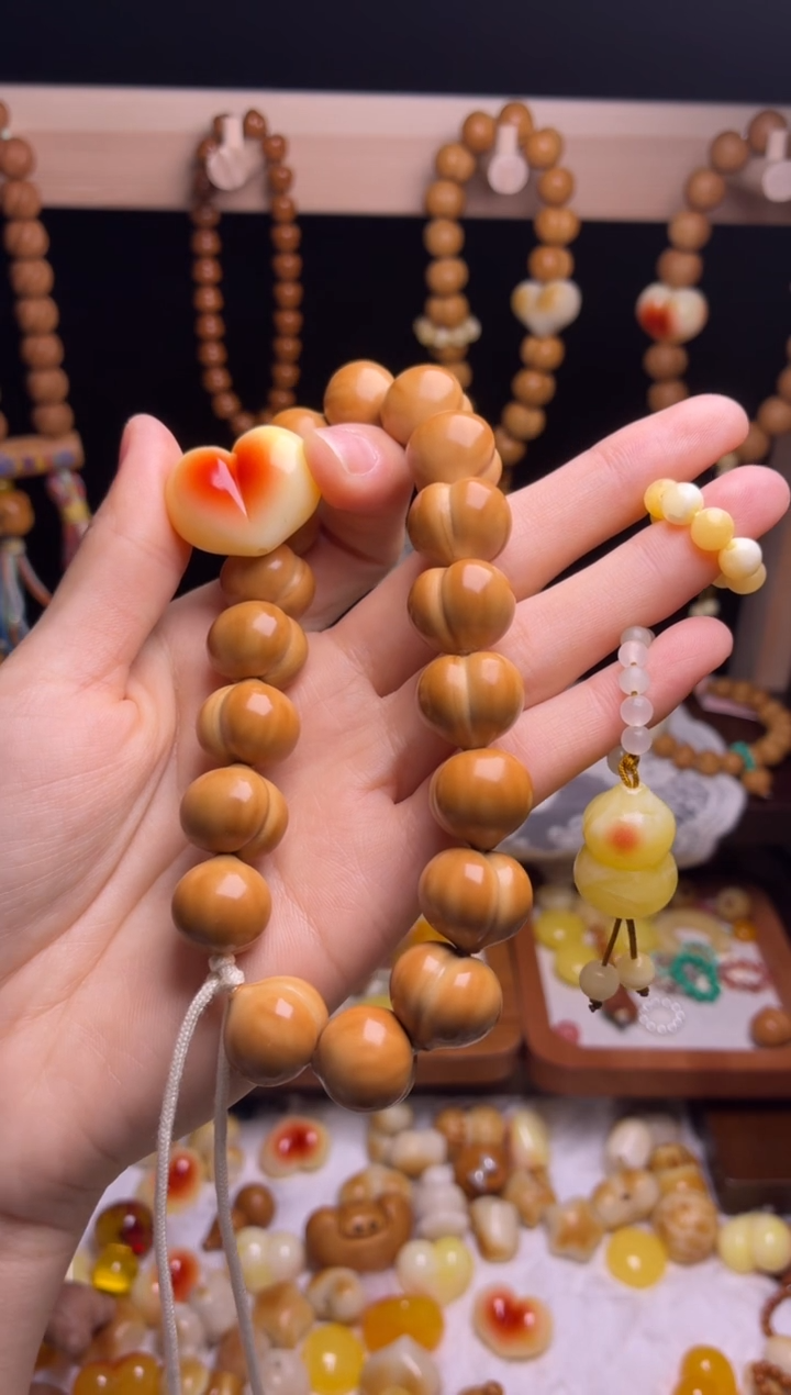 吊坠猴头核桃孤*白俏爱心 黄跑环 俏色葫芦吊坠 配饰