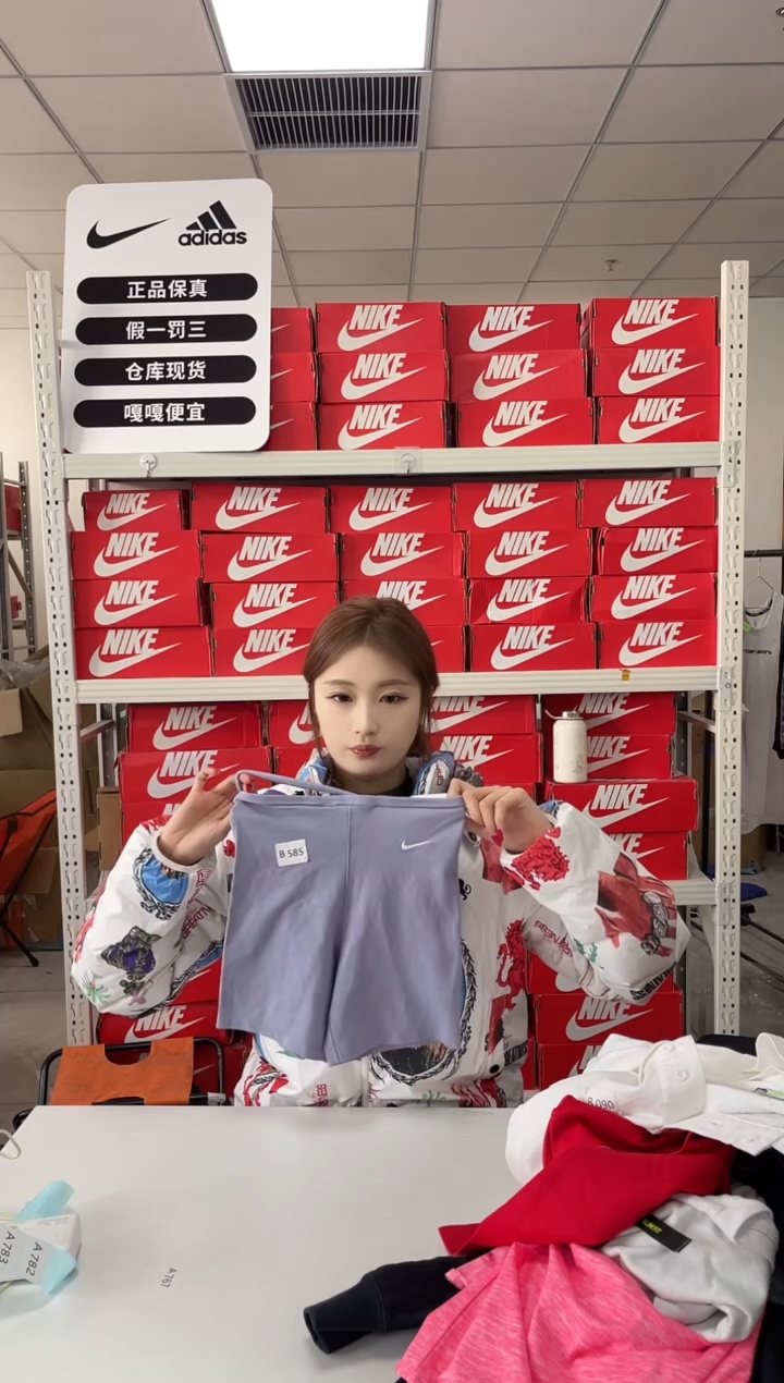 编码 585闪购尺码 xs  Nike/耐克卫衣卫裤以直播间过款为主
