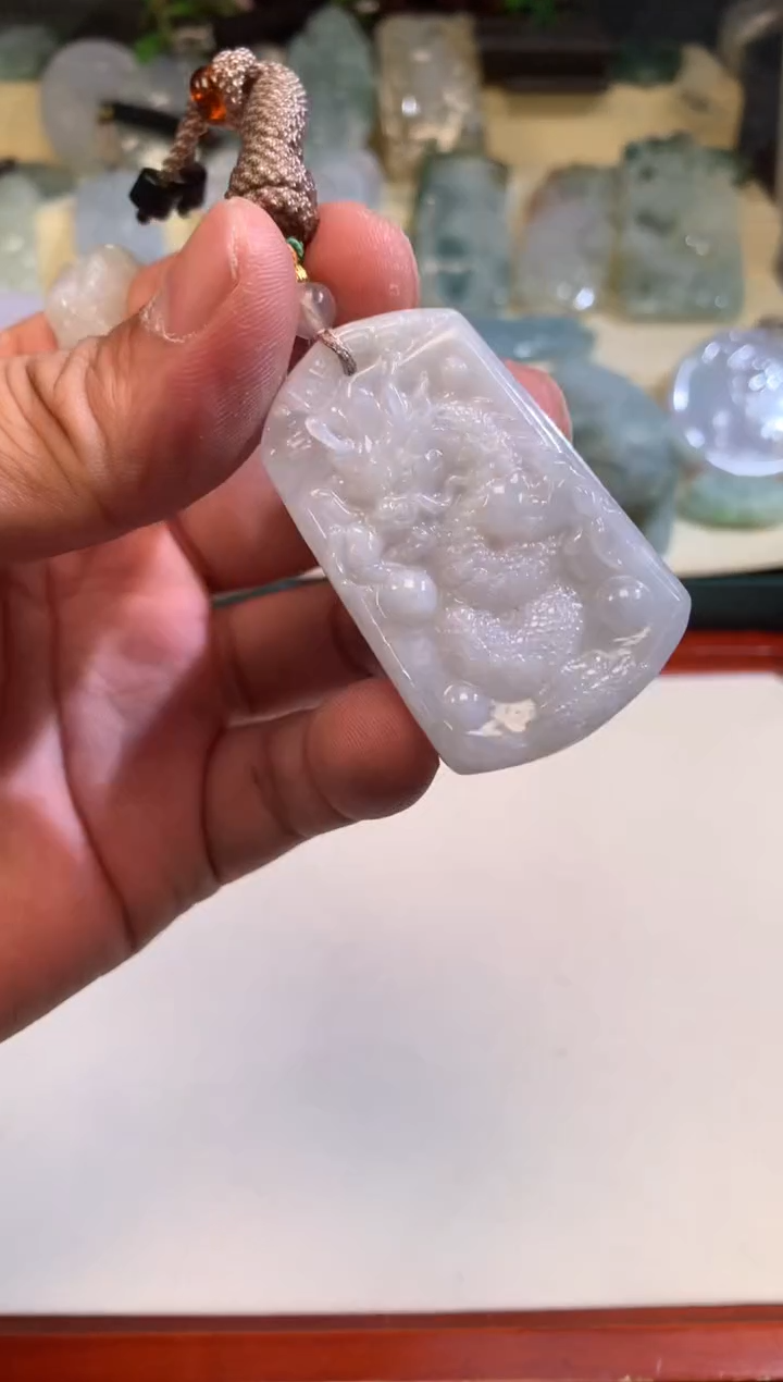 翡翠未镶嵌颈饰4/17/343