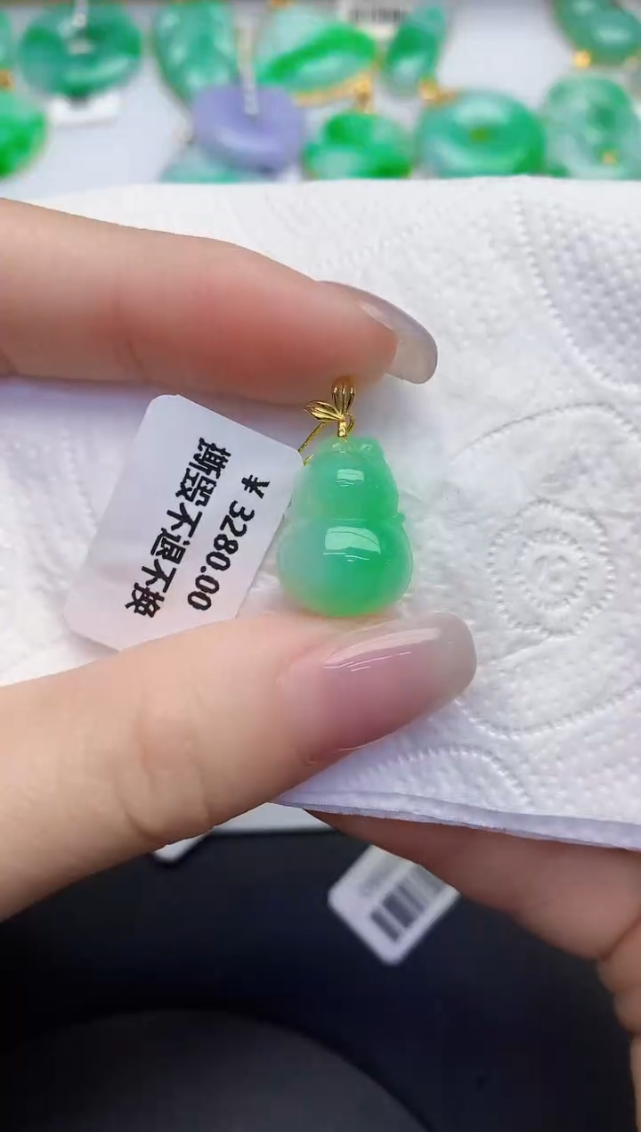 颈饰18K金镶嵌翡翠缅甸天然翡翠A货