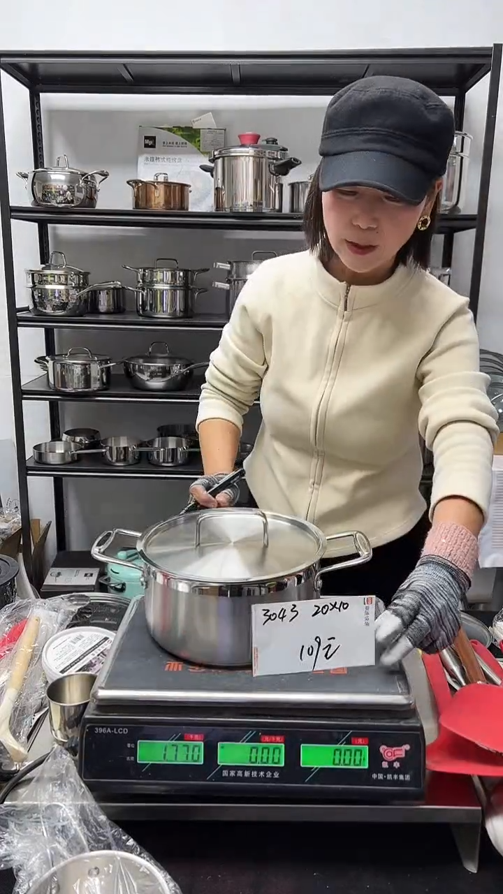 304不锈钢20*10汤锅复底钢盖送防烫套加白色的汤勺3043