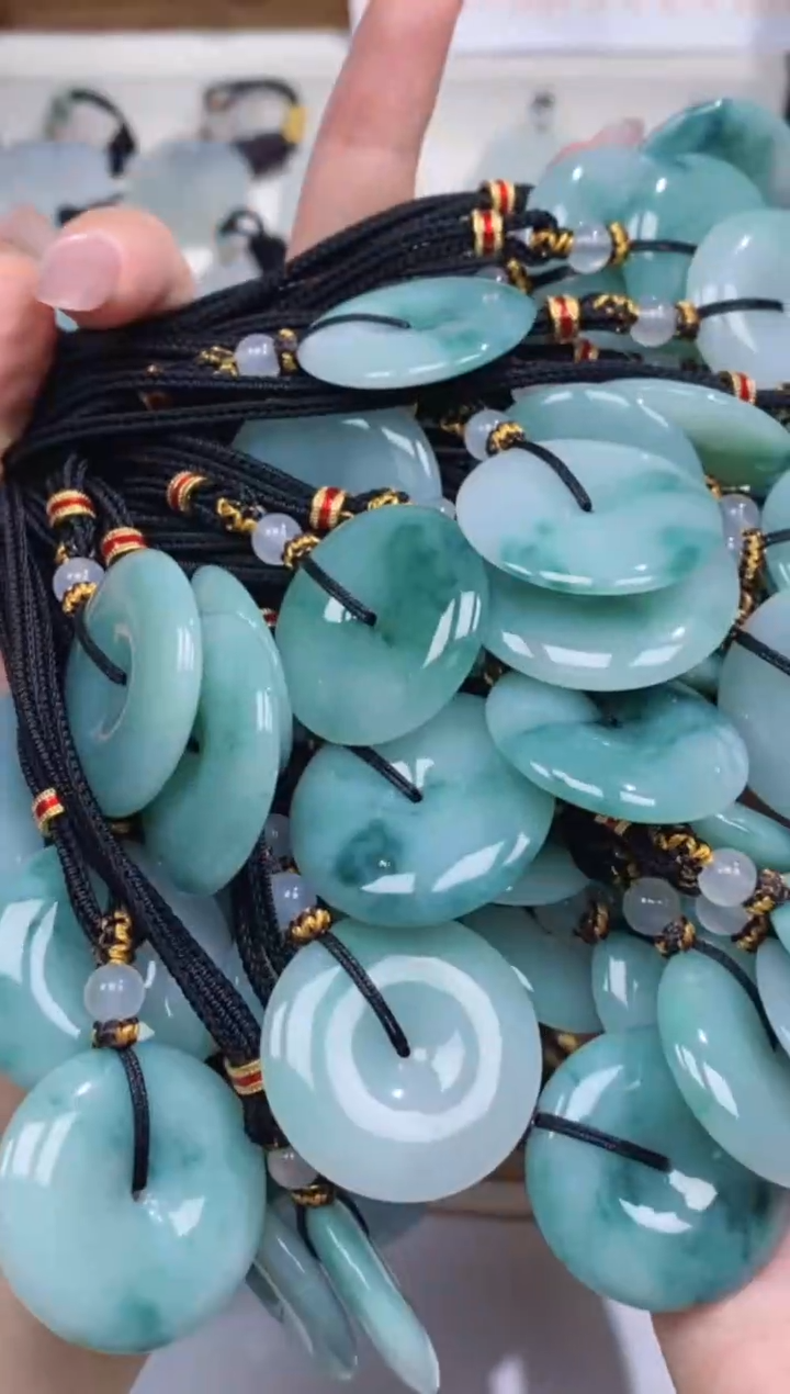 颈饰未镶嵌翡翠吊坠团购多样性发一件