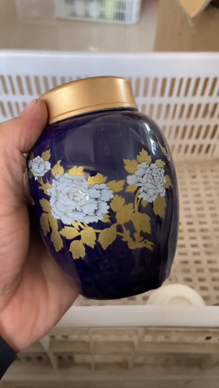 无运费险有瑕疵的摄影的产品有使用过的痕迹有点脏介意勿拍