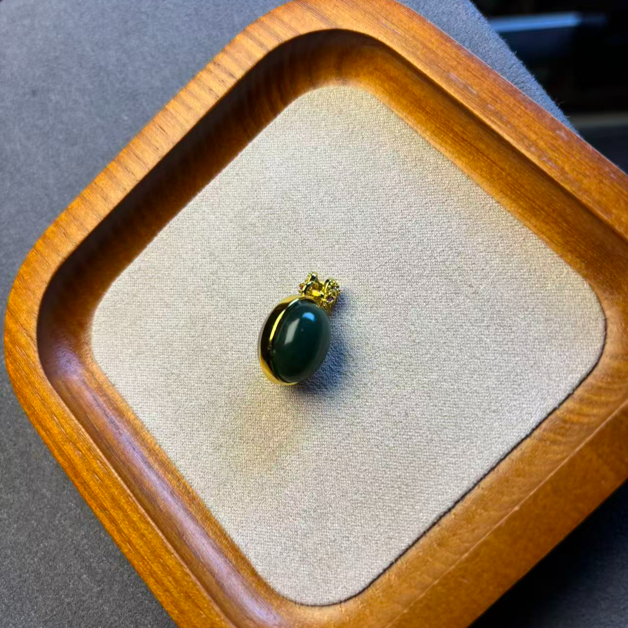 和田玉晴水碧玉双面吊坠