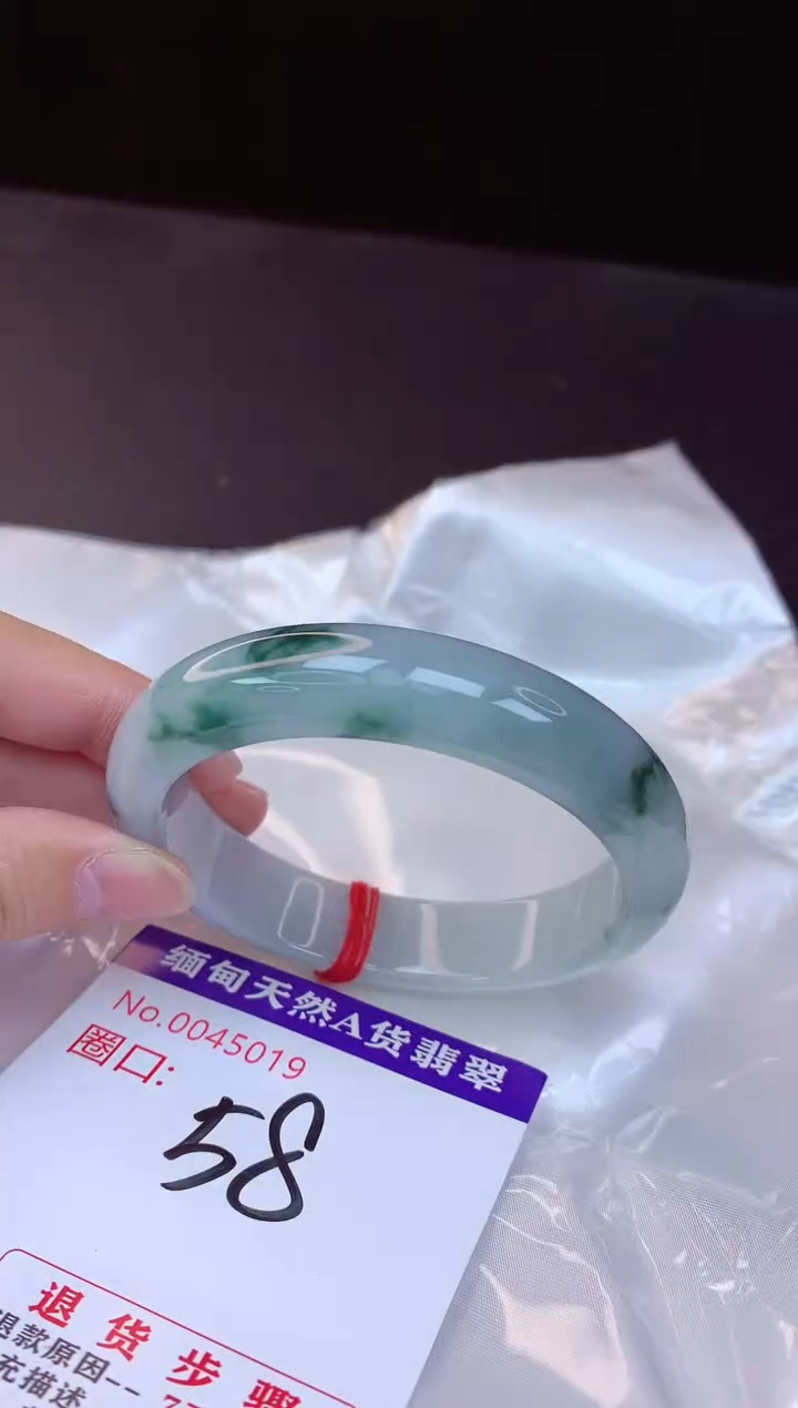 【闪购商品】翡翠手镯未镶嵌58+             