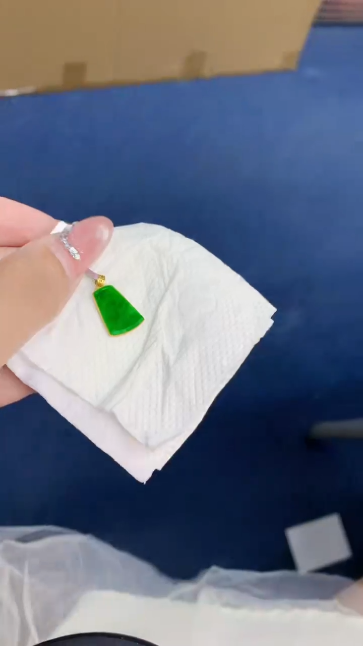 翡翠18K金镶嵌吊坠(不含链)1