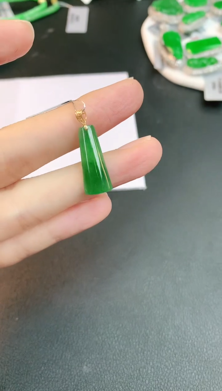 【闪购商品】翡翠颈饰18K金镶嵌赠礼盒证书 小君