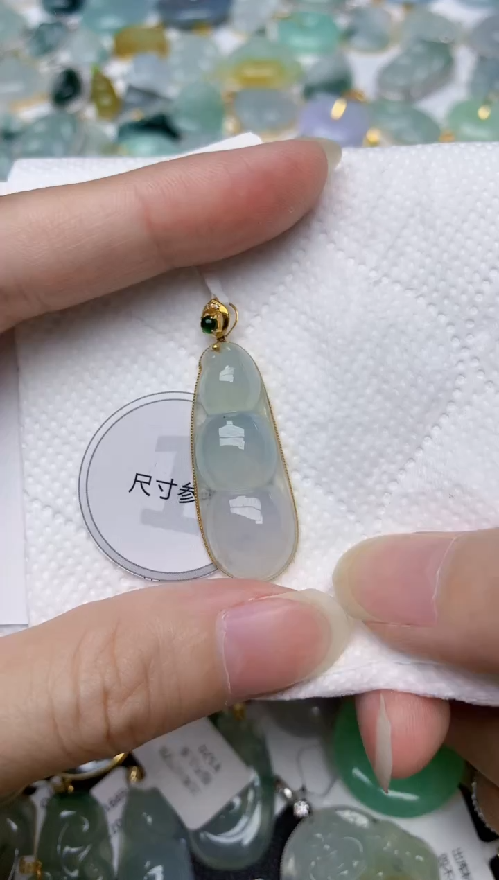 翡翠18K金镶嵌颈饰天然A货翡翠