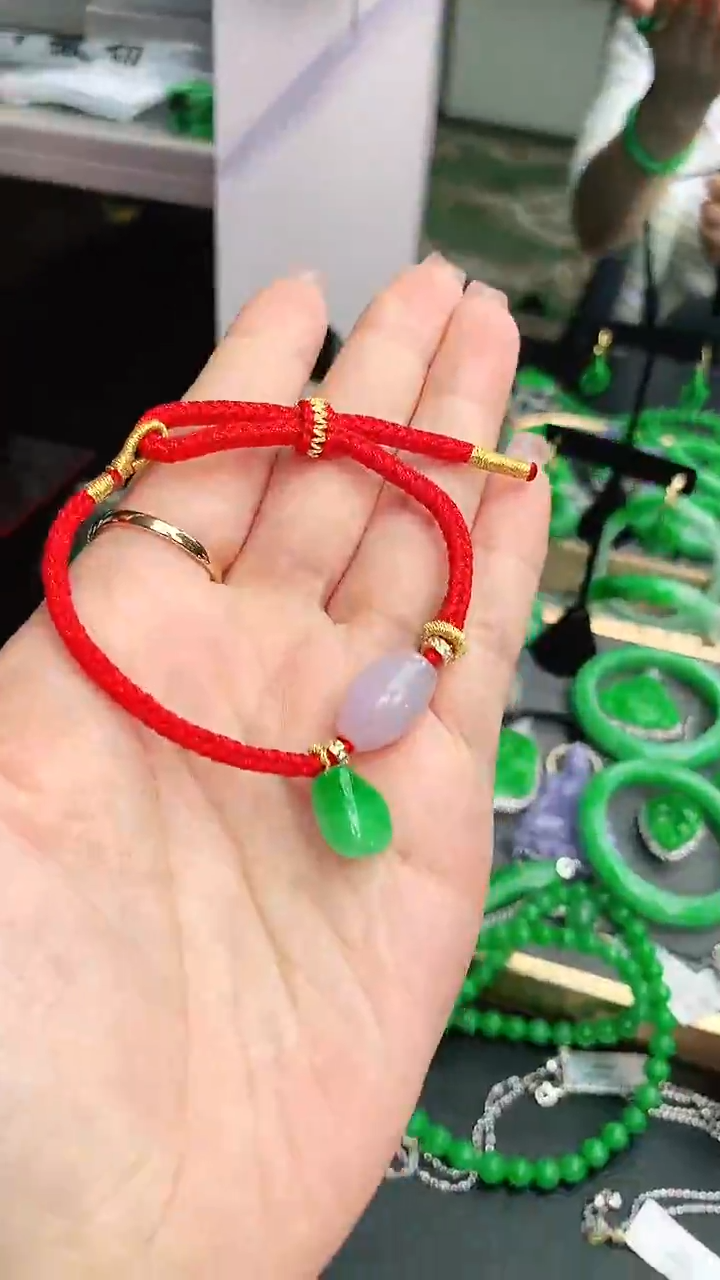 未镶嵌手绳翡翠刘**乐赠礼盒证书 