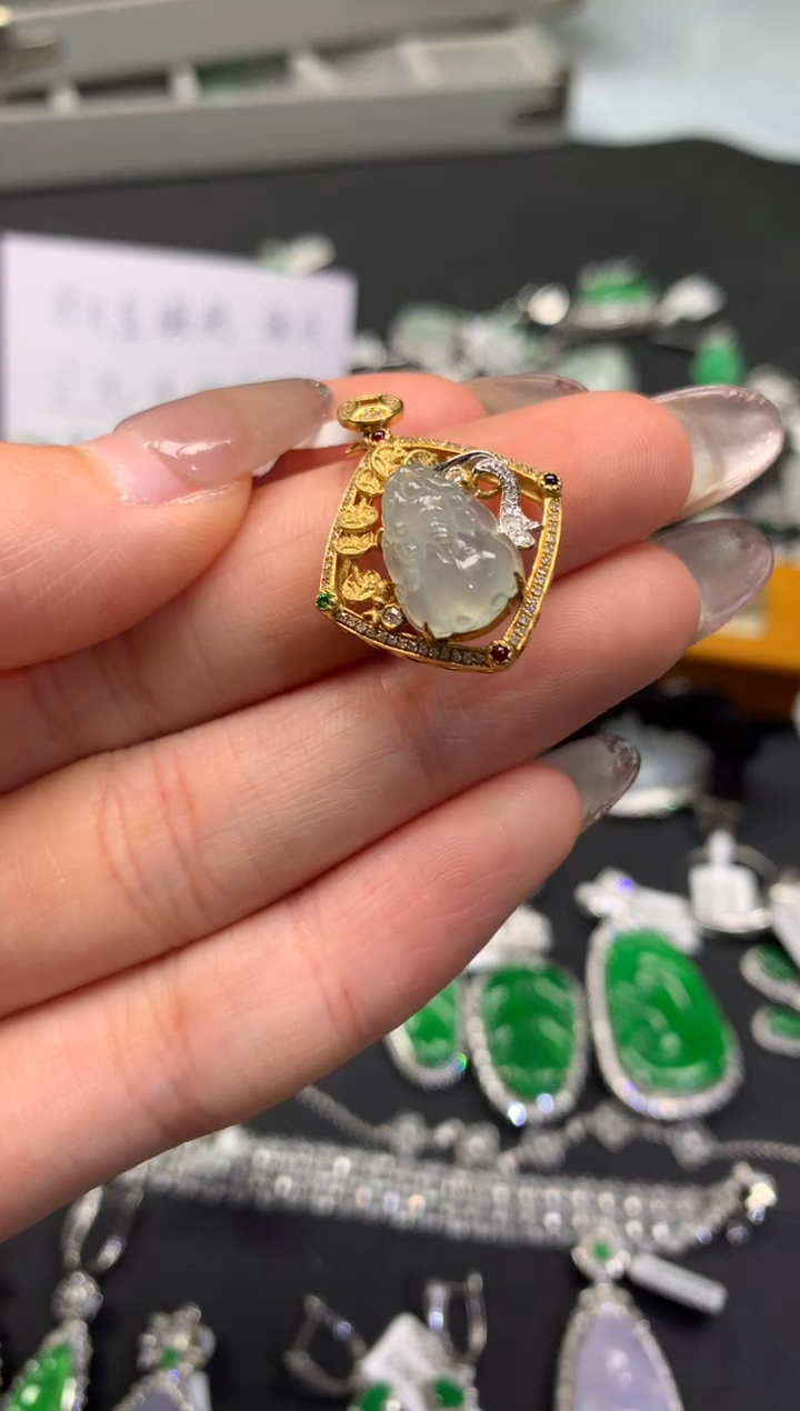 翡翠18K金镶嵌吊坠(不含链)吊坠