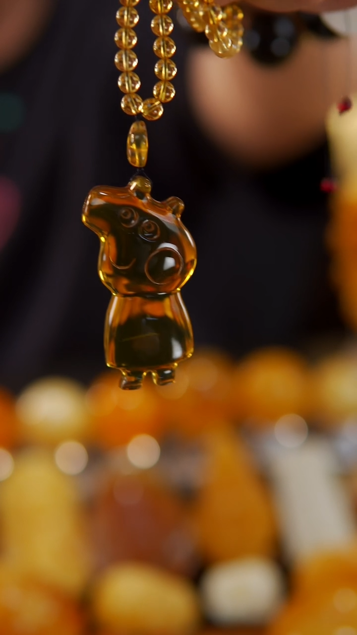 【闪购商品】蓝珀裸石未镶嵌佩奇吊坠14