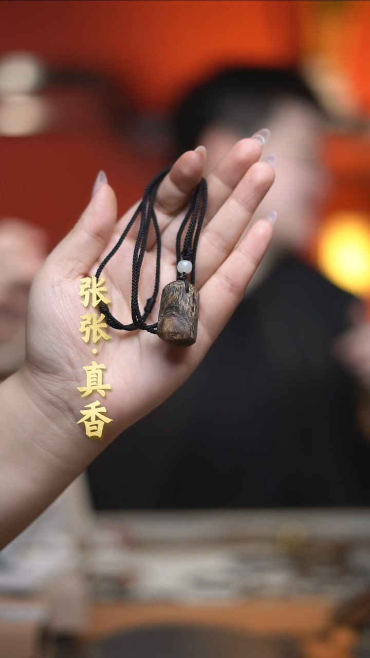 沉香吊坠海南莺歌绿棋无事牌
