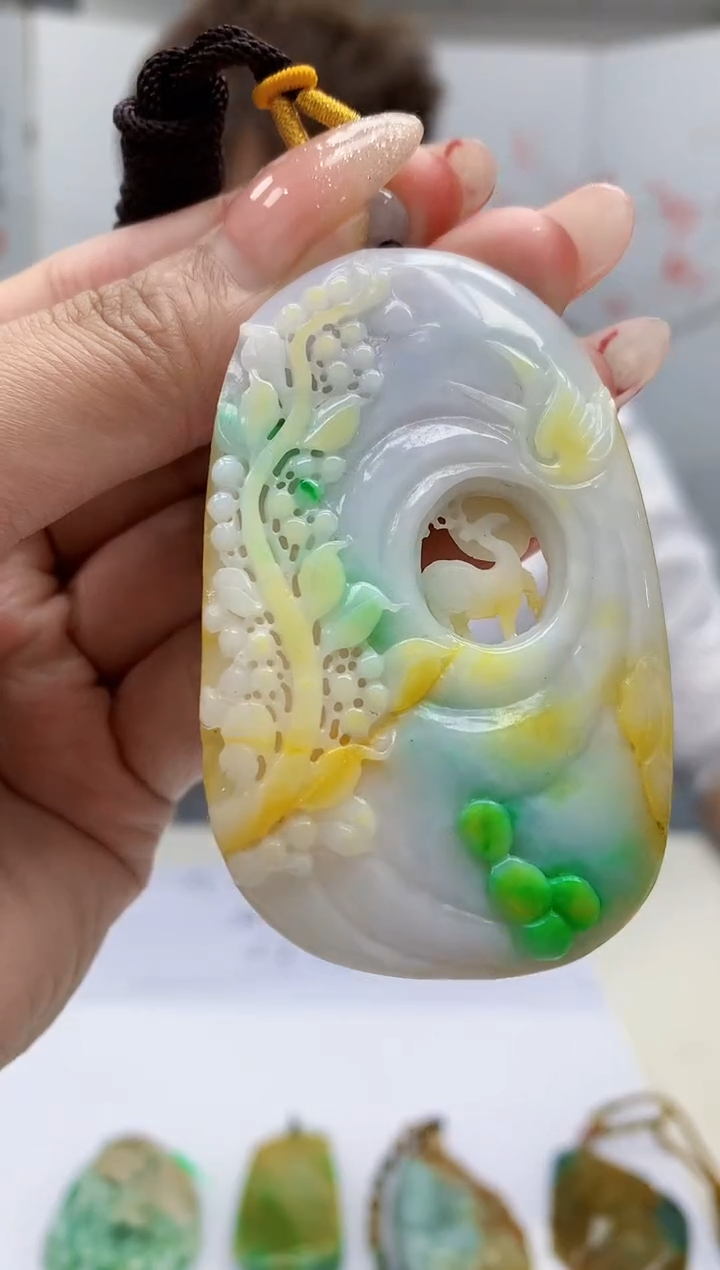 【闪购商品】定制翡翠未镶嵌4868MM-毛货挂件327