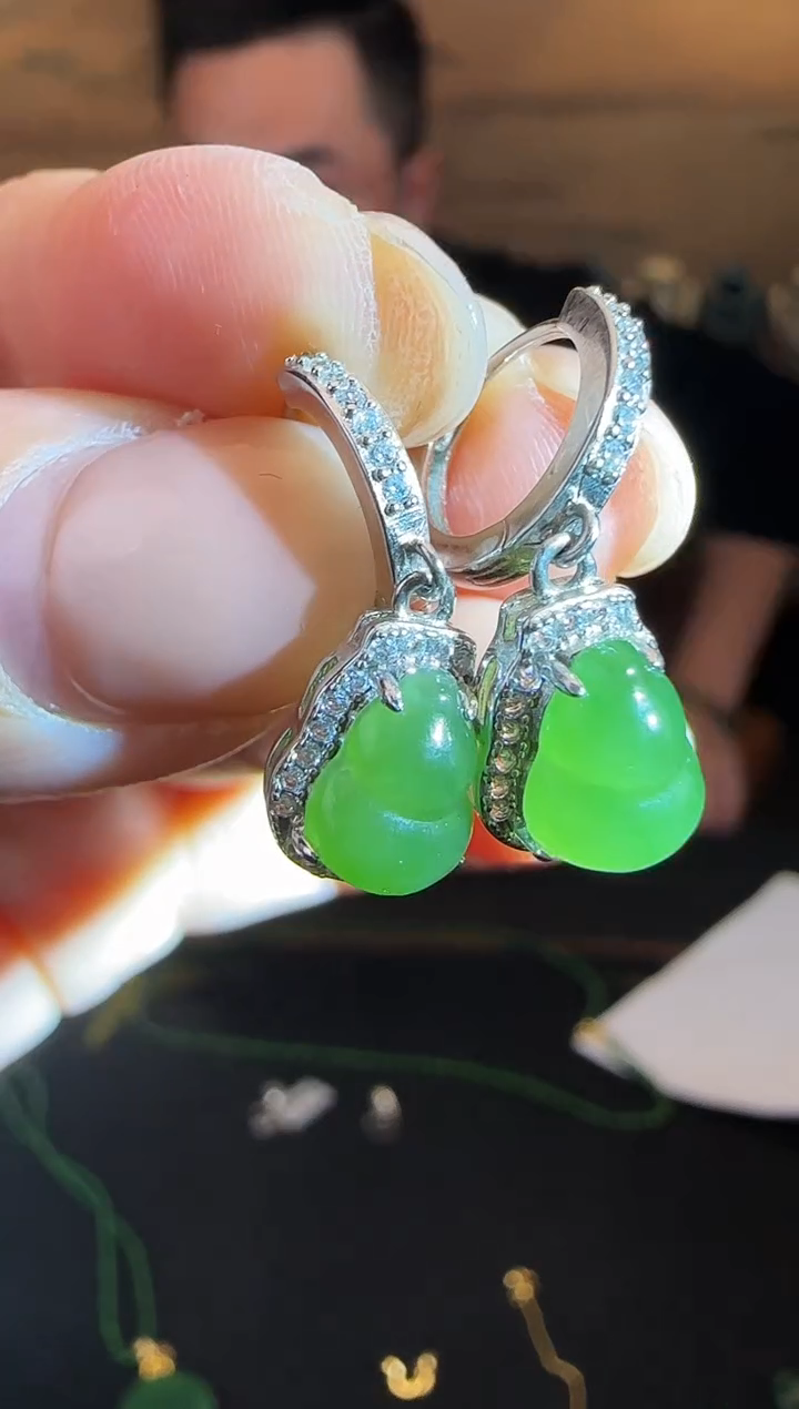 银S925镶嵌和田玉耳饰葫芦