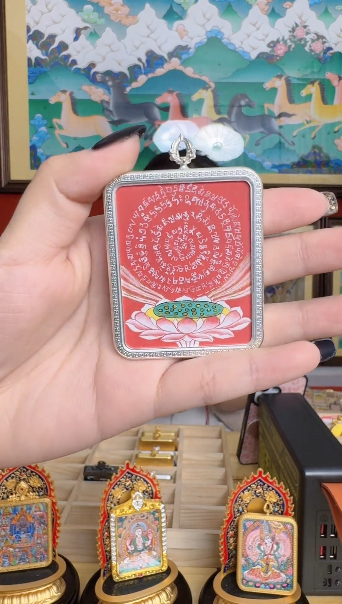 吊坠观老师-热贡纯手绘达瓦