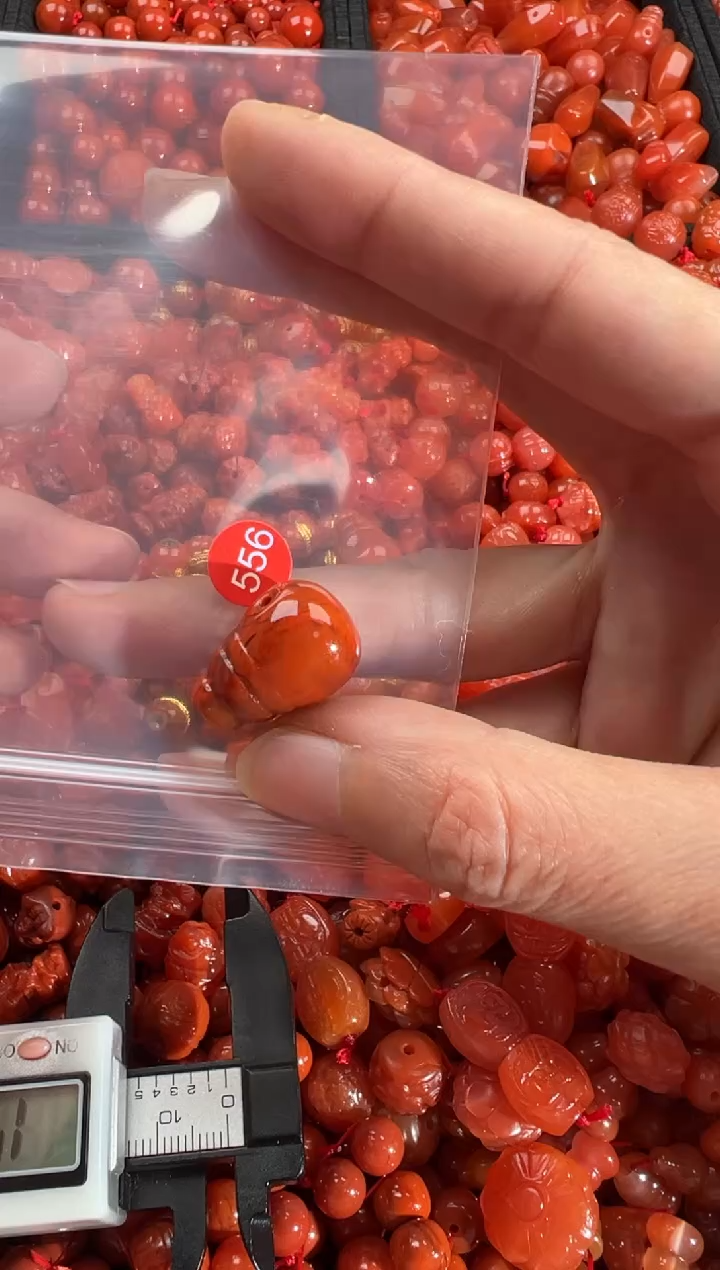 【闪购商品】南红玛瑙颈饰未镶嵌1