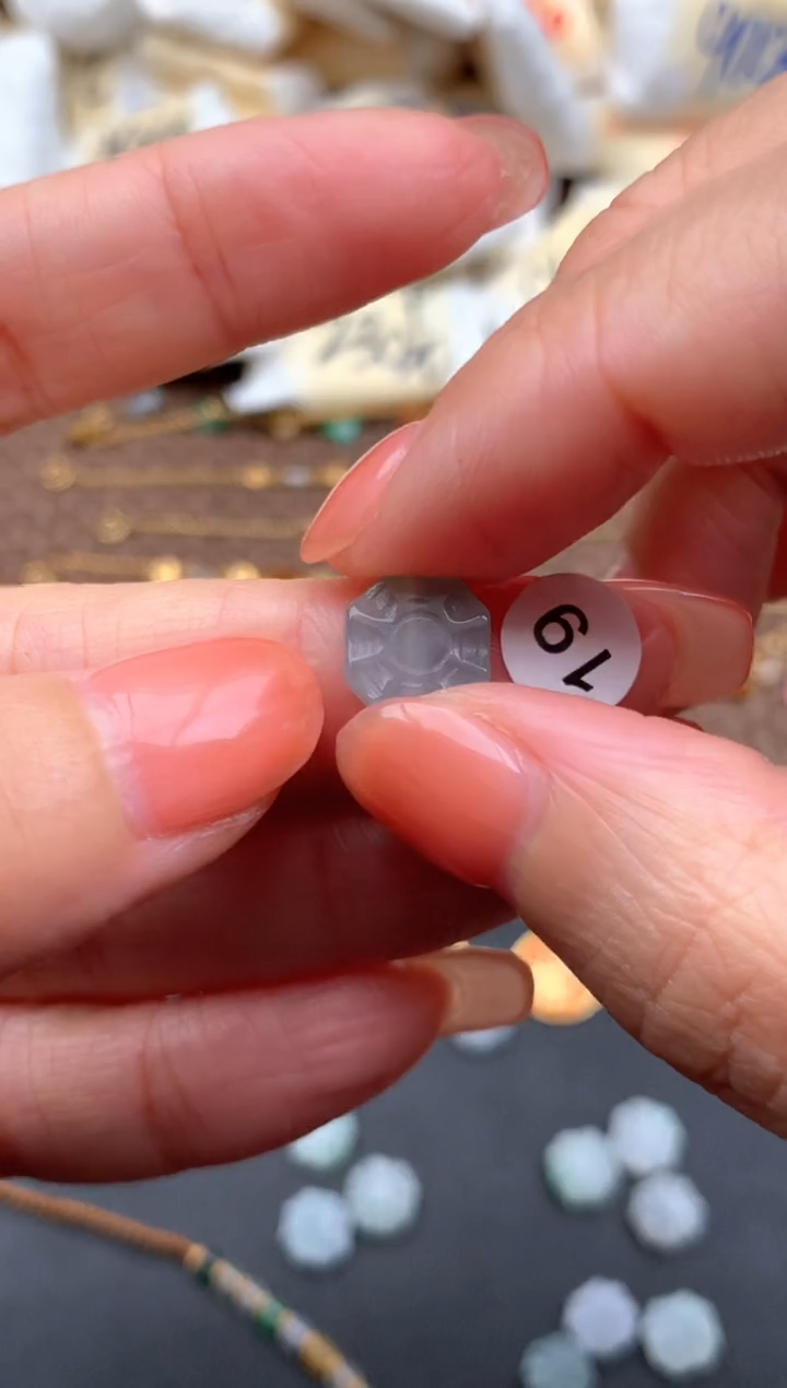 未镶嵌挂件翡翠1