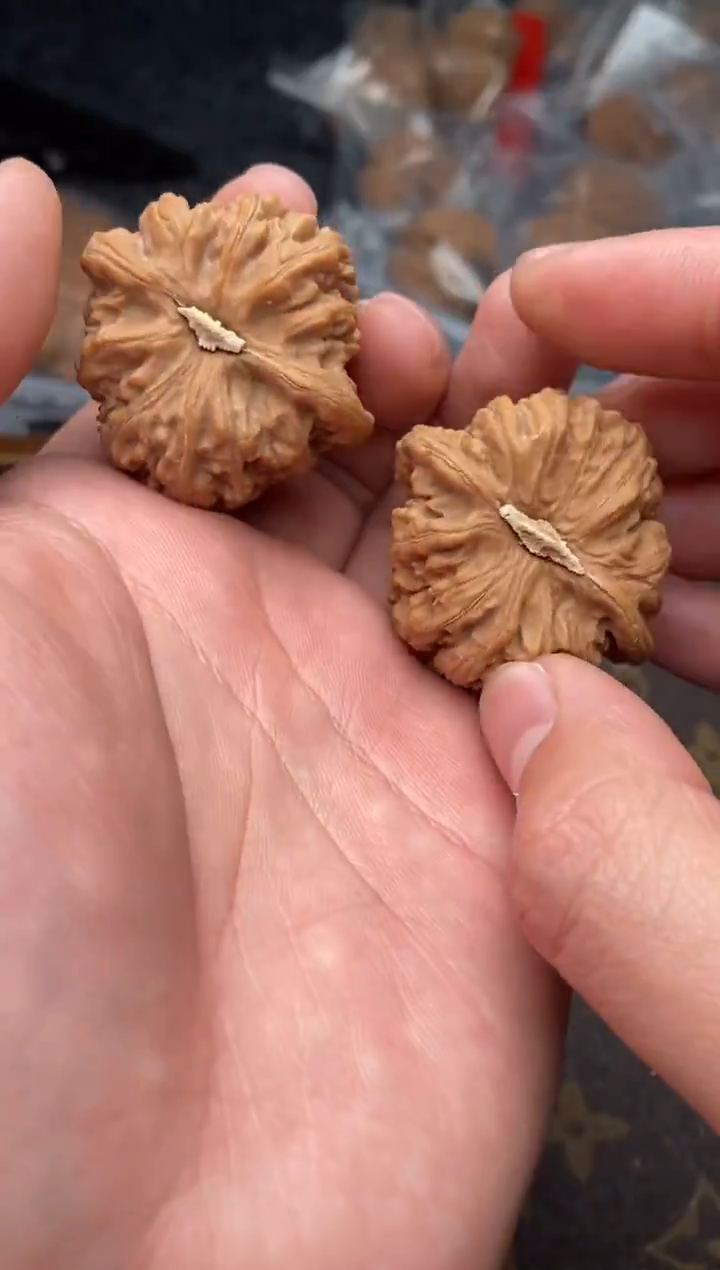 【闪购商品】文玩核桃把件G134号36尺密纹