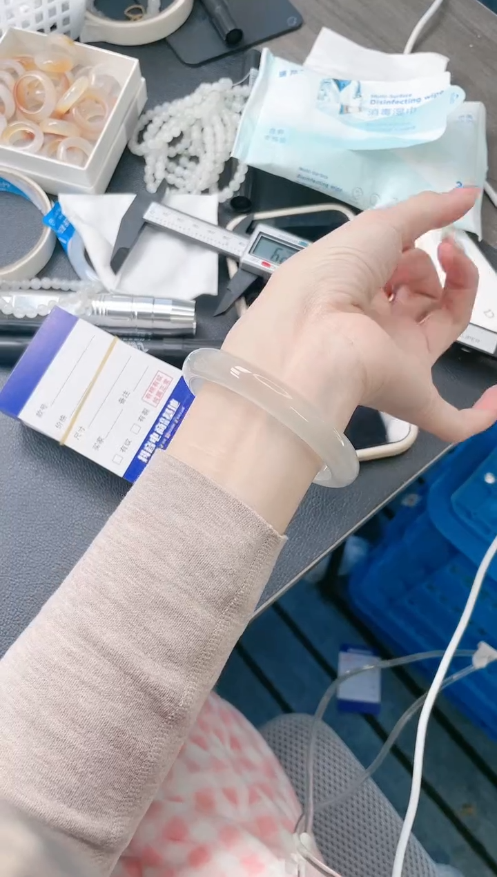 【闪购商品】石英质玉手镯未镶嵌 白月光手镯-62