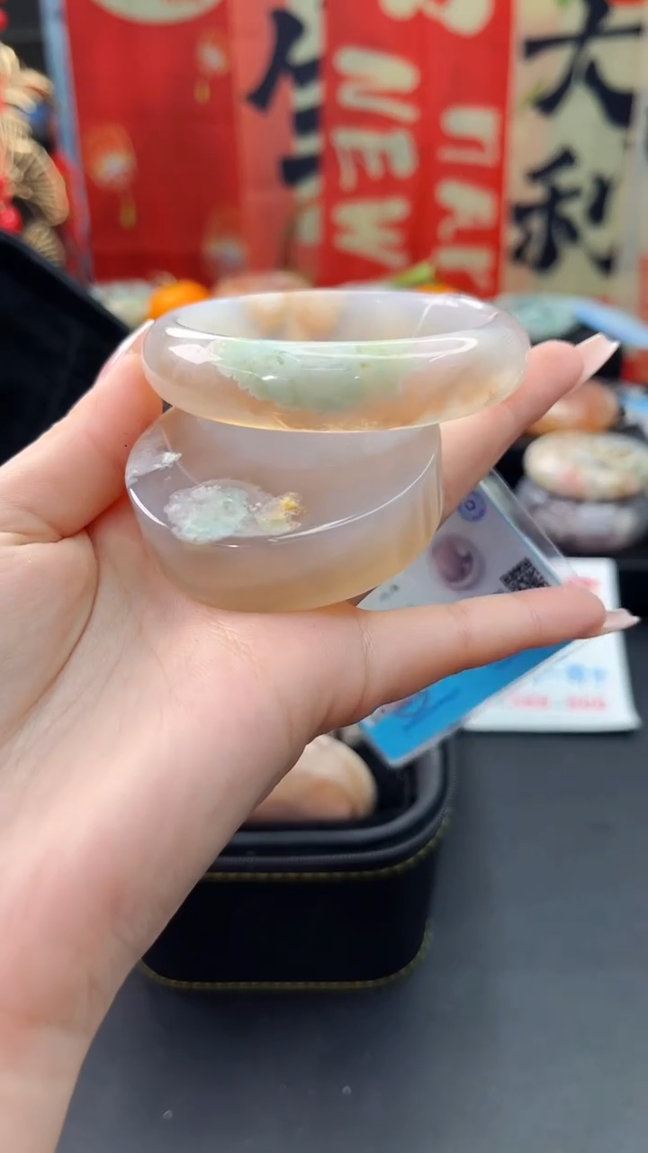 【闪购商品】石英质玉手镯未镶嵌赠送镯心（圈口）56