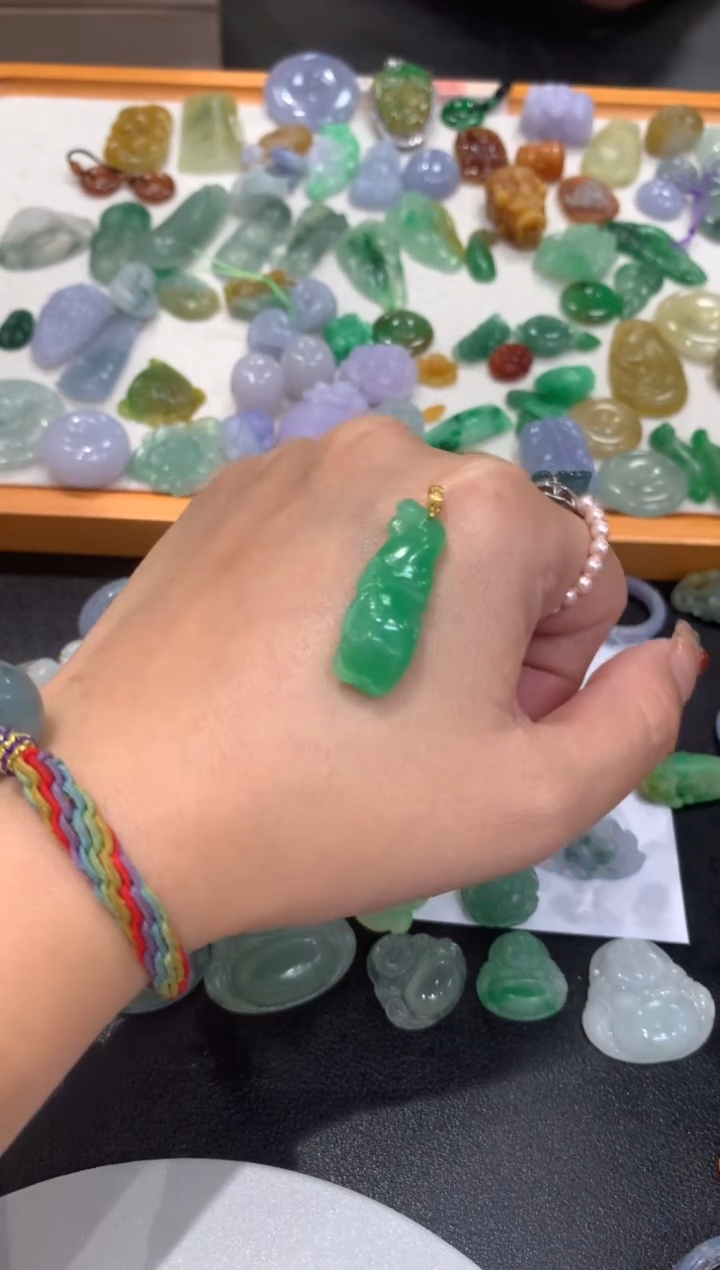 翡翠18K金镶嵌颈饰翡翠