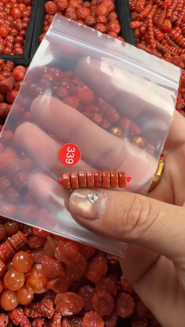 【闪购商品】南红玛瑙颈饰未镶嵌1