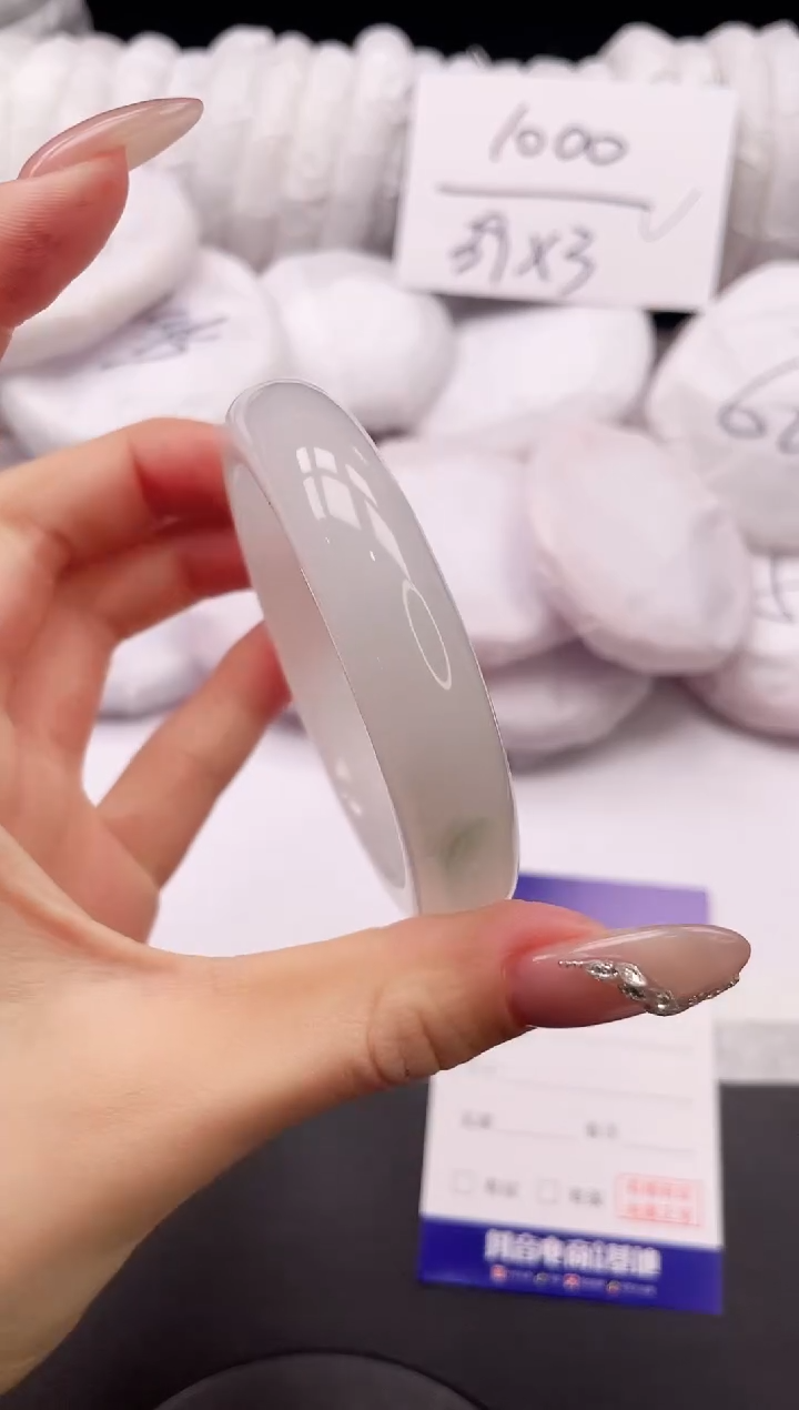 【闪购商品】石英质玉手镯未镶嵌8K43-55