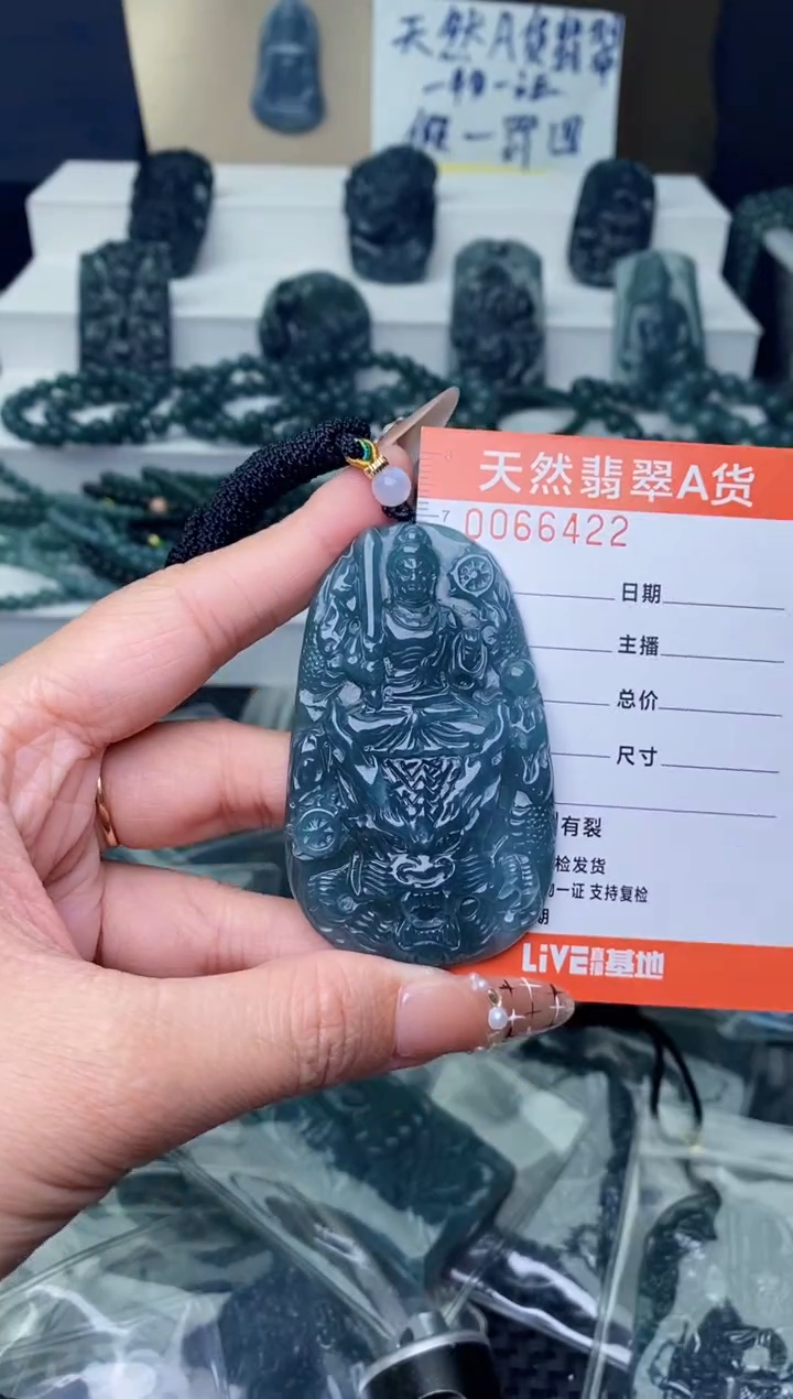 翡翠未镶嵌颈饰···········