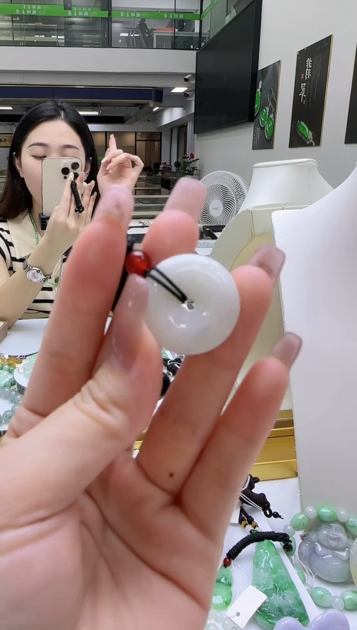 【闪购商品】翡翠未镶嵌颈饰多样性发其一