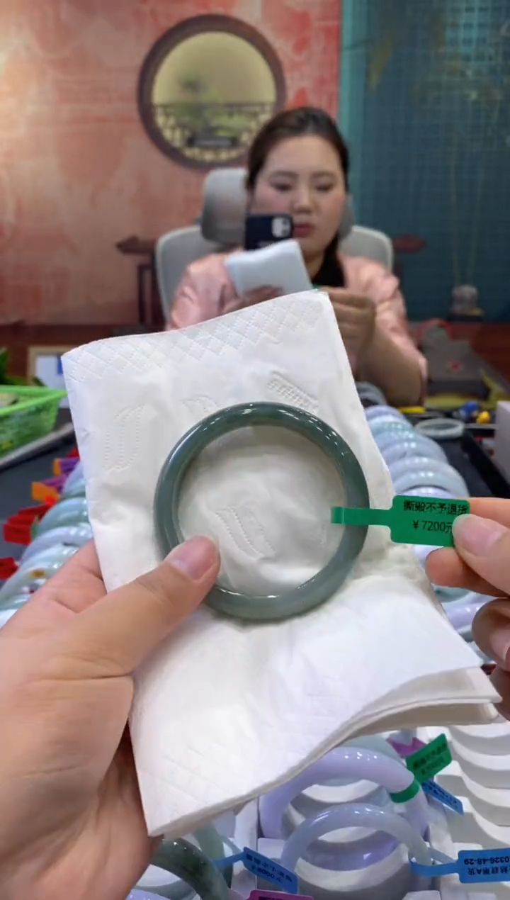 【闪购商品】翡翠手镯未镶嵌多人0005871
