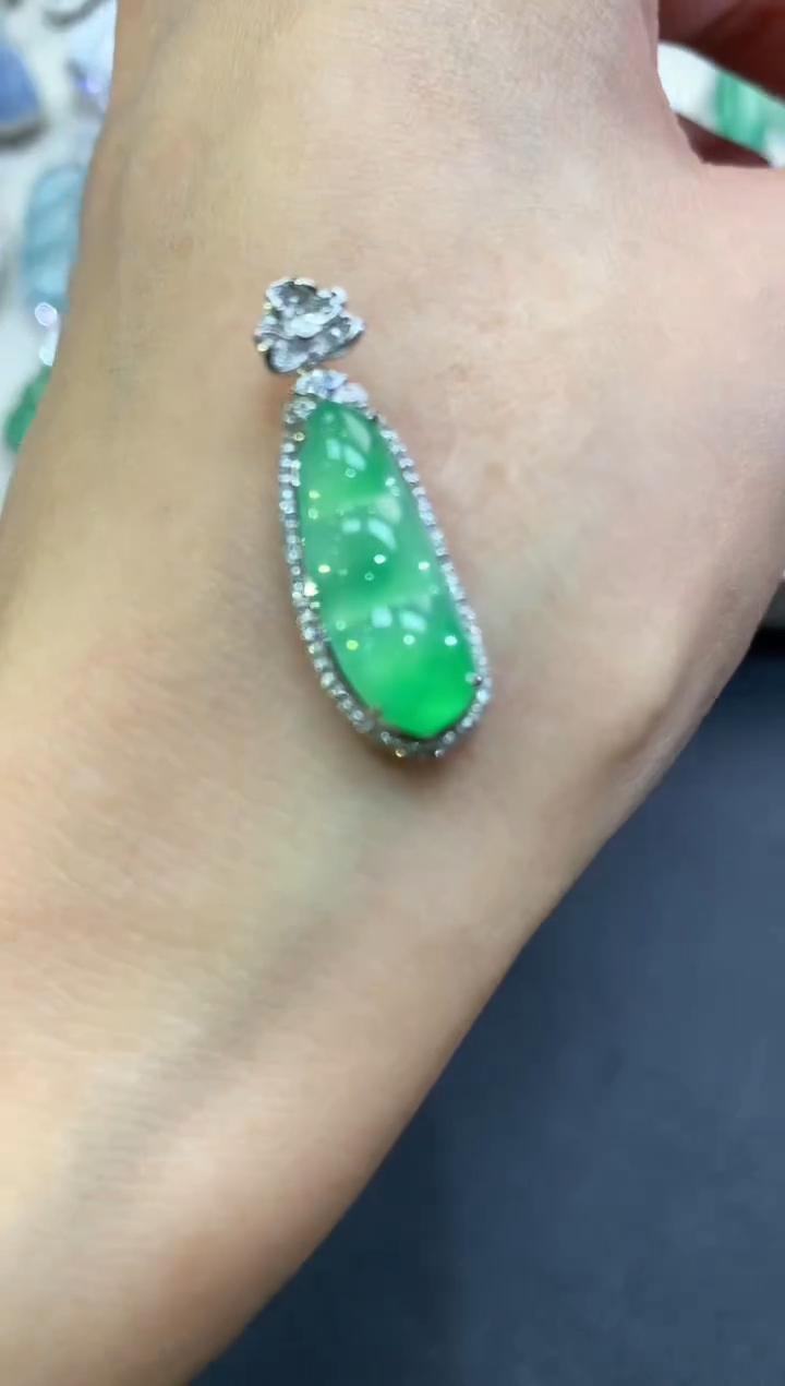 【闪购商品】翡翠吊坠(不含链)18K金镶嵌a56