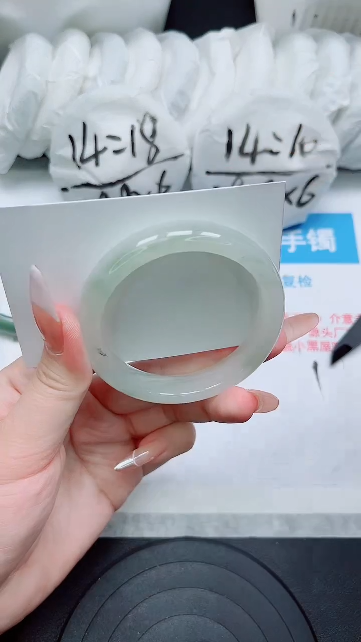 【闪购商品】石英质玉手镯未镶嵌90