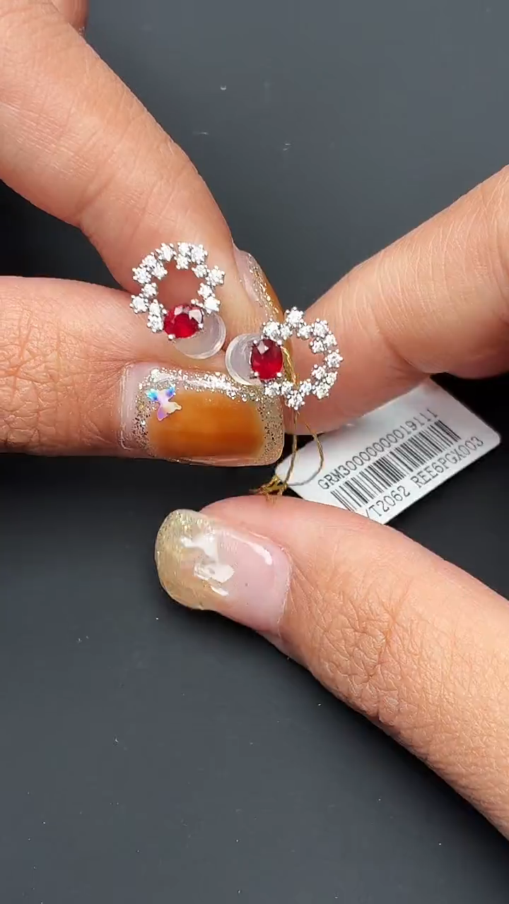 18K金镶嵌耳饰红宝石红宝石耳钉主石0.55ct