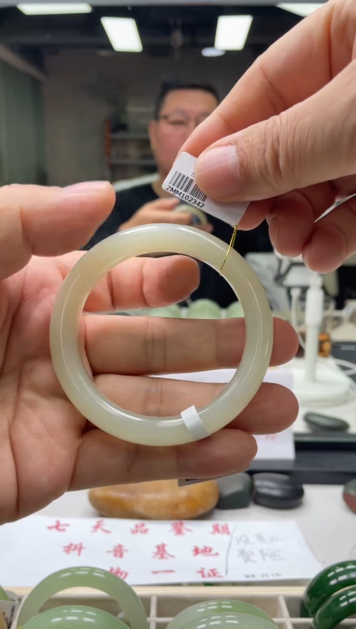 【闪购商品】和田玉手镯未镶嵌编码2342 圈口56-57
