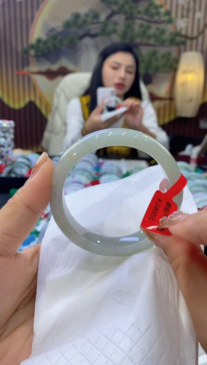 【闪购商品】翡翠手镯未镶嵌多人00458