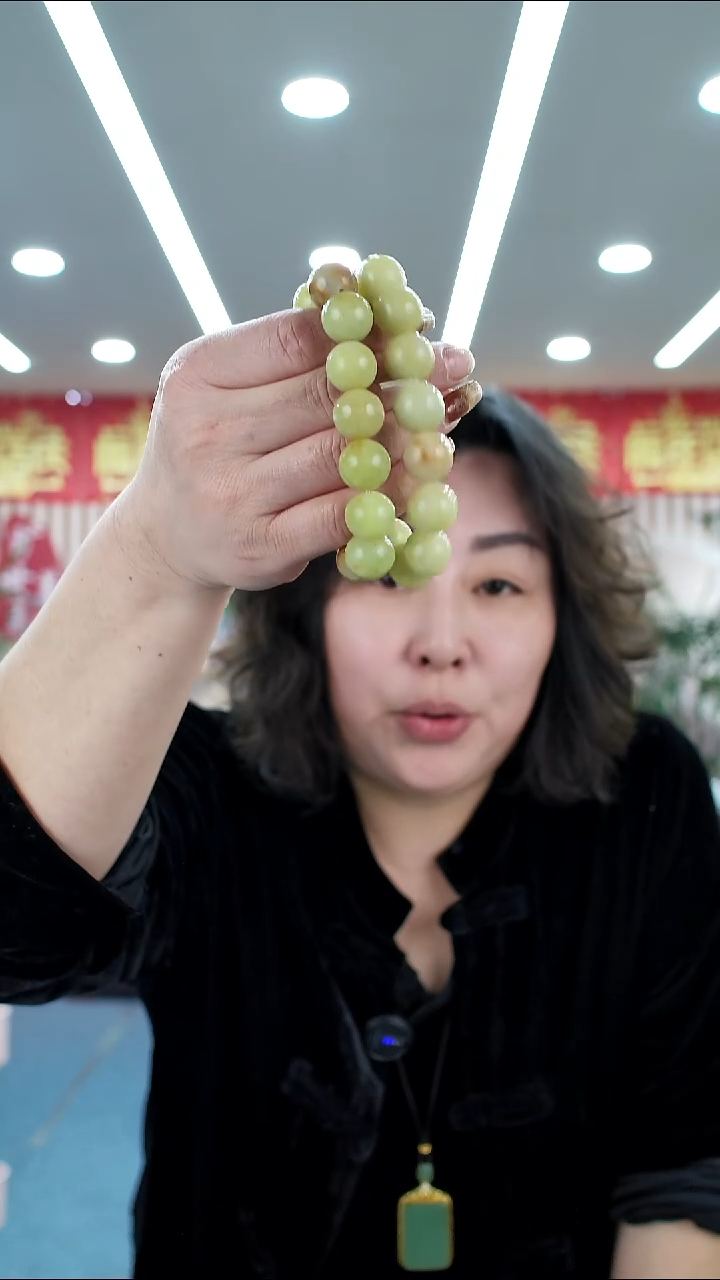 未镶嵌蛇纹石玉手串多样式发货随机发一