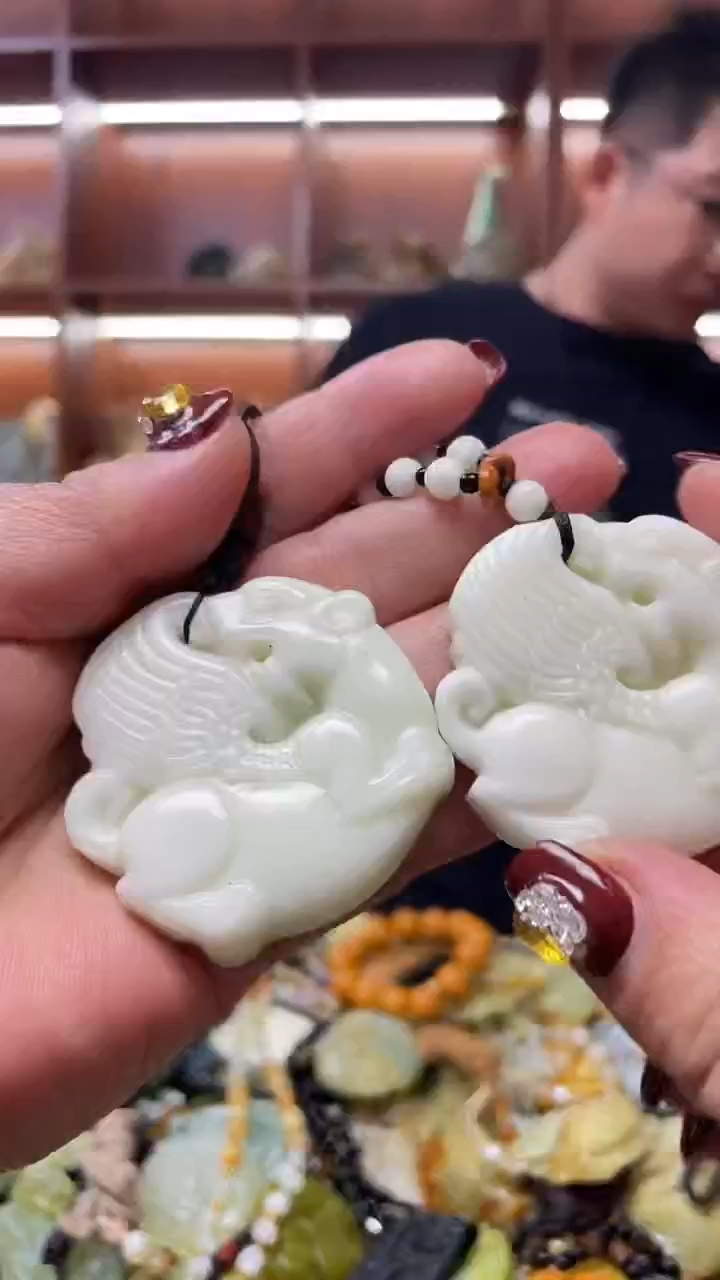 未镶嵌蛇纹石玉吊坠多样性发货发其中一件