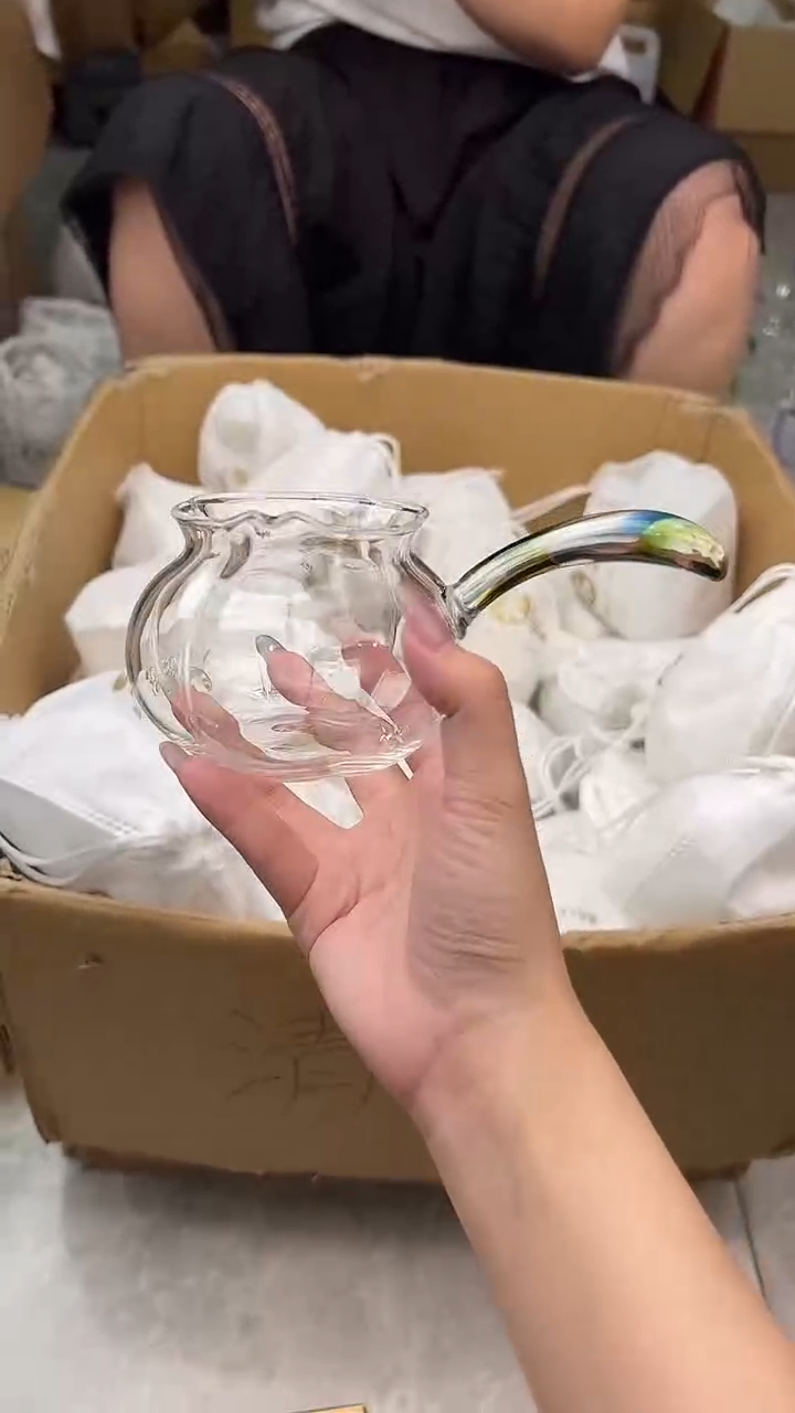 禾墨清妍侧把迷蓝