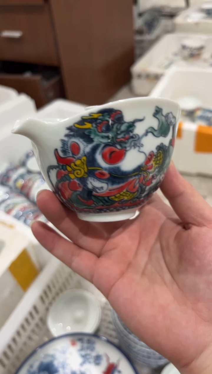 昨明猴子手抓壶（清仓价格）